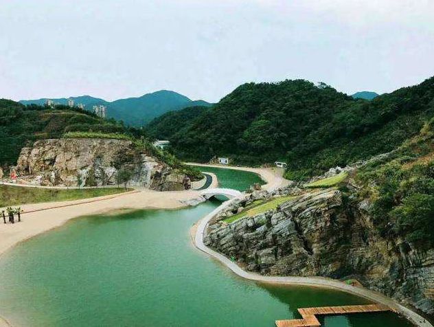 它位于杭州宝寿山景区距西溪上游,午朝山国家森林公园北,小和山高教