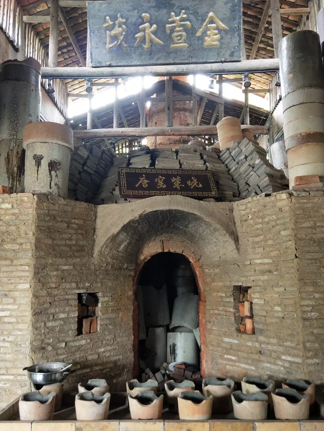 柴火灶原班人马邀请你逛美食柴窑数十年如一日只为守住这份老一辈的