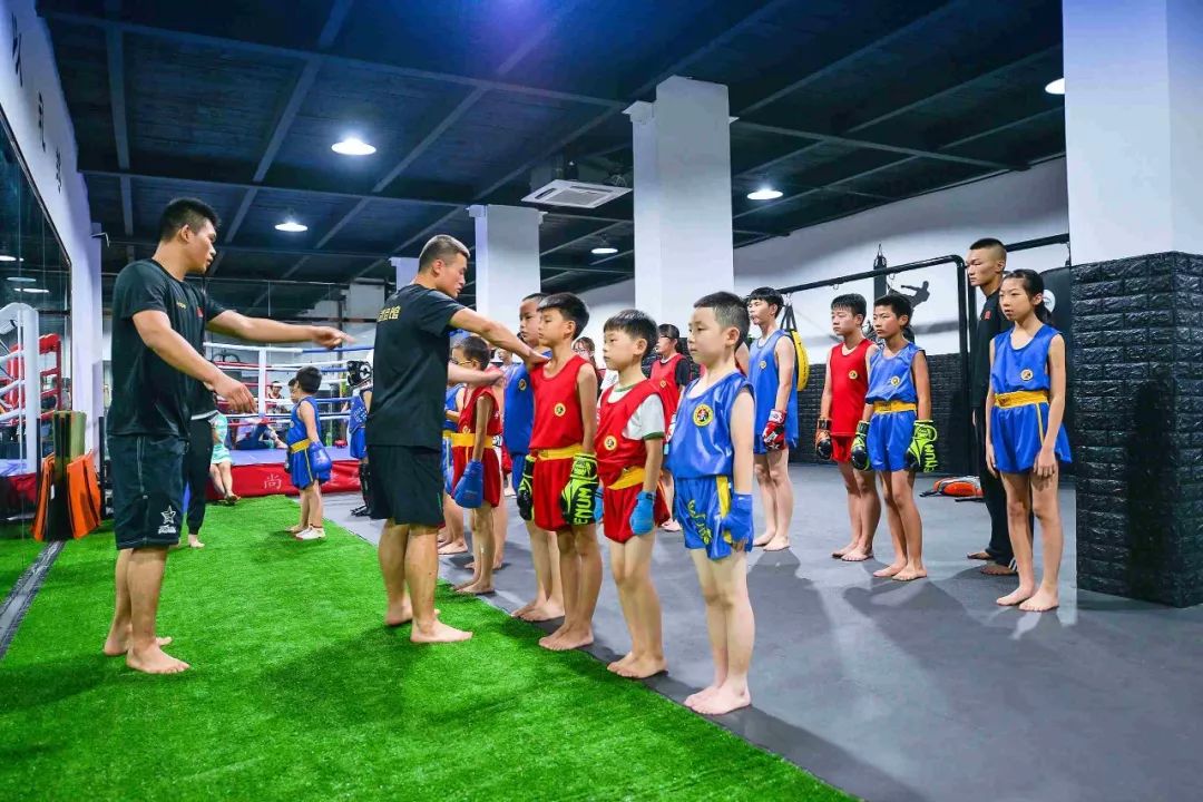 扬中这家专业级搏击馆放大招!健身年卡竟然"免费送"!_训练