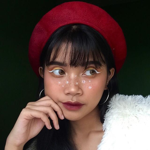 雀斑妆,高光妆,心形眼妆,这位菲律宾女孩是美妆界的一股清流