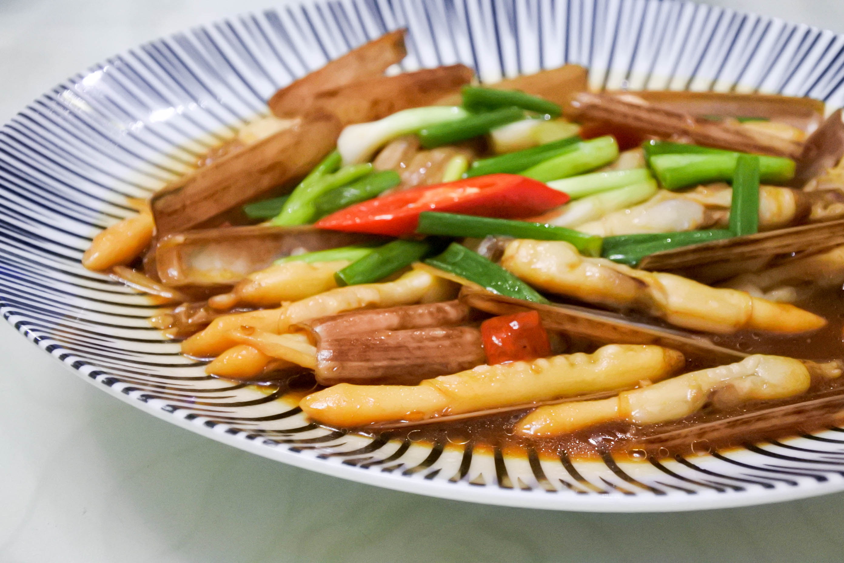 姜葱炒竹蛏 肥嫩的竹蛏,让人感觉如口脆弹,很有味道.