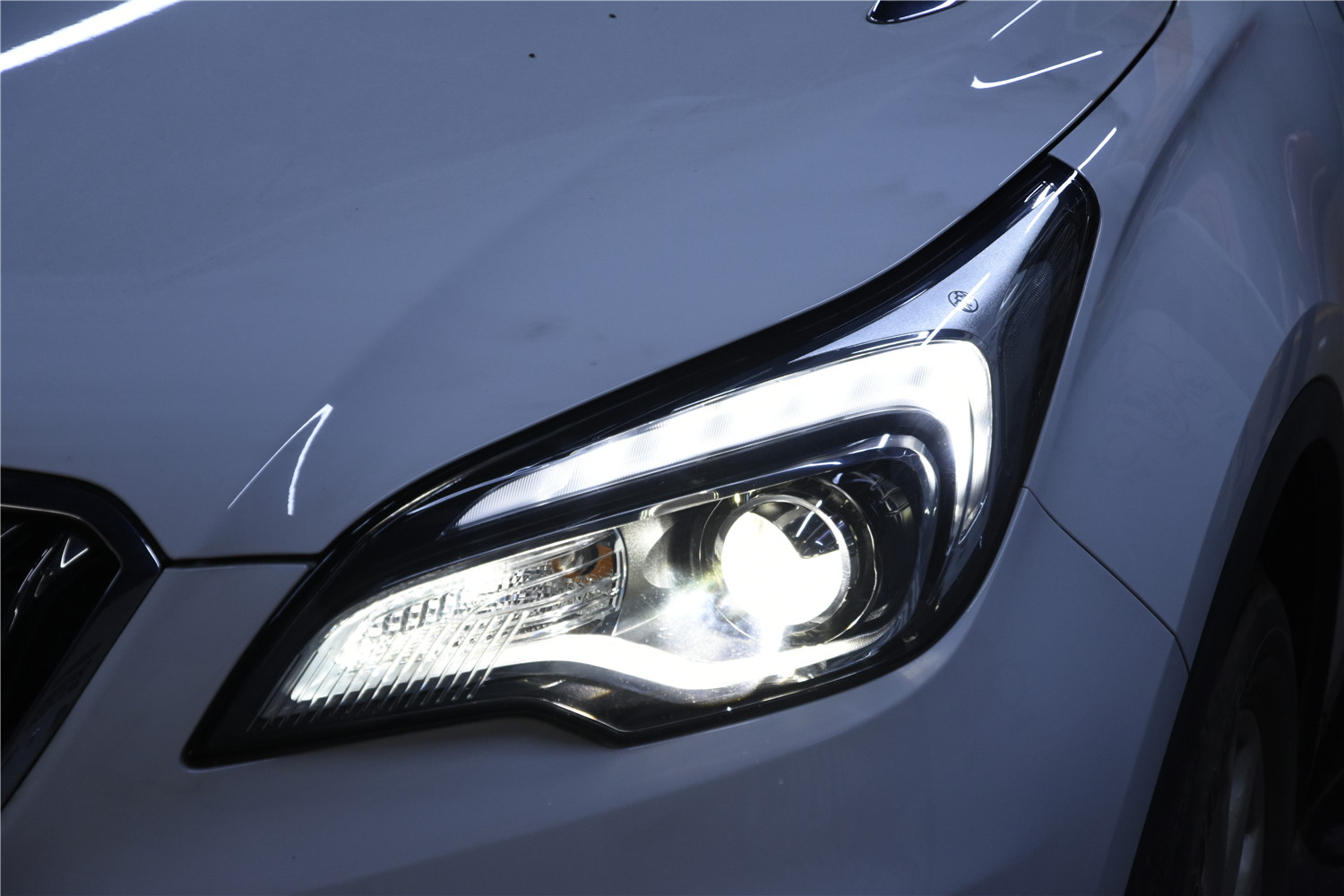 昂科威大灯改装多少钱需要加装双光透镜吗