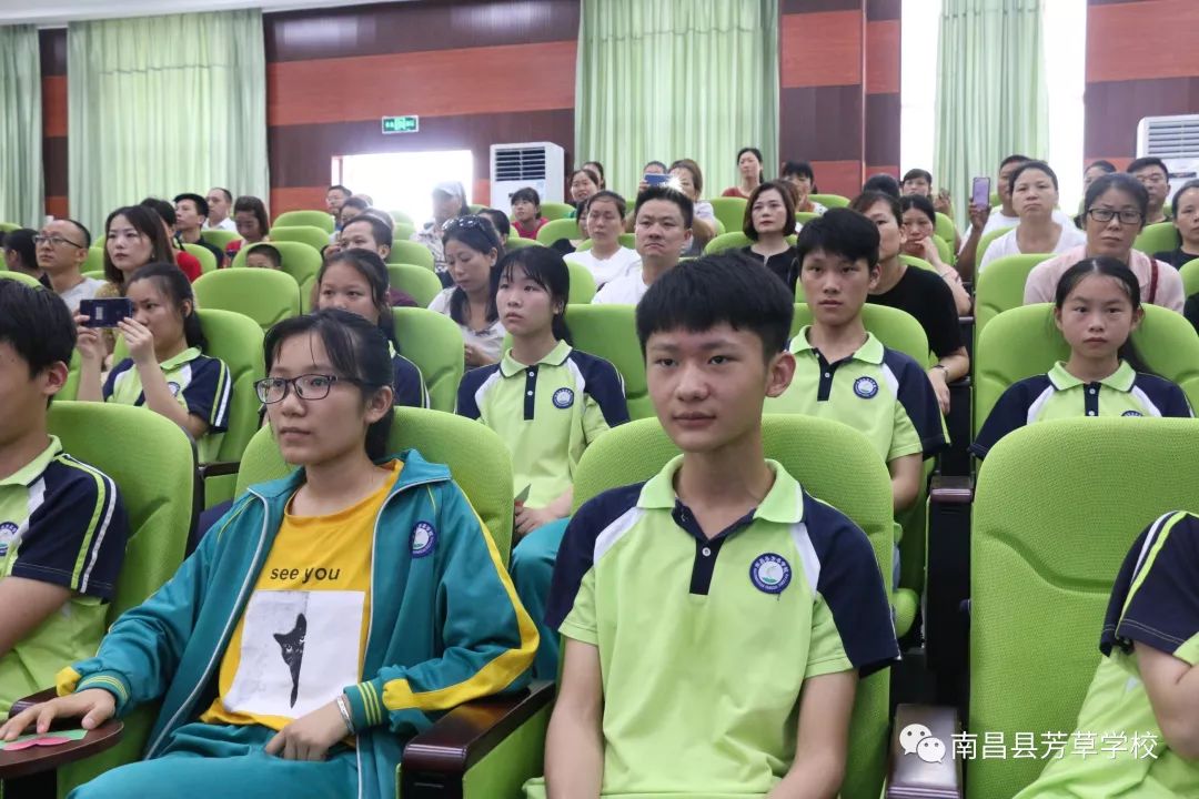 心怀感恩韧性远行芳草学校2019届初三学生毕业典礼