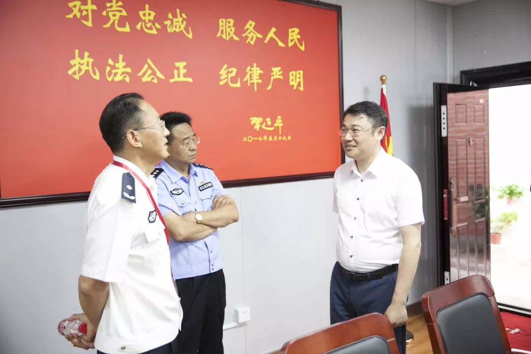 东方医院集团江永强总经理陪同下,安徽省公安厅监管总队总队长郑在轩