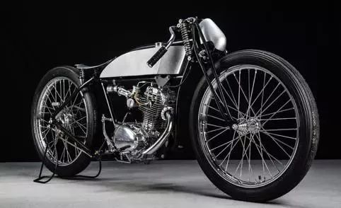 本田cb125小排量摩托车玩姿态复古改装