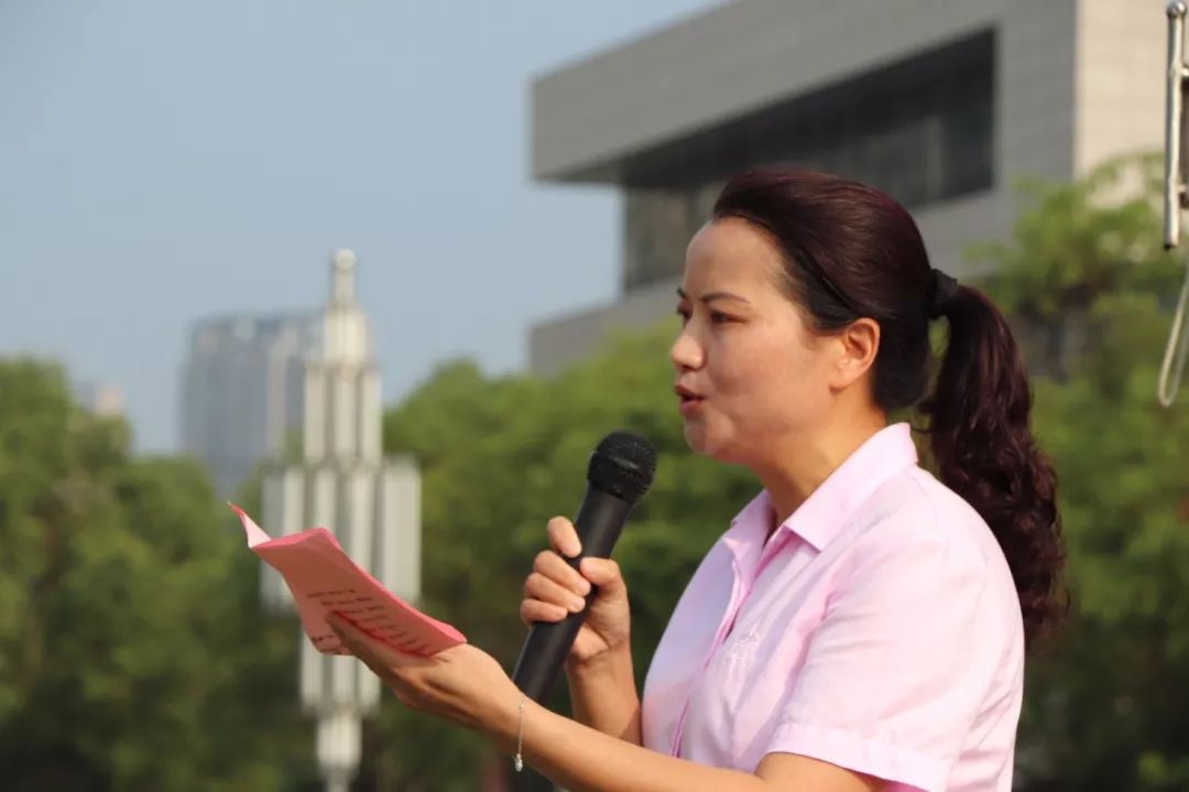 万里鞍马犹未歇今天战鼓又催征莲塘一中隆重举行2020届高三誓师动员