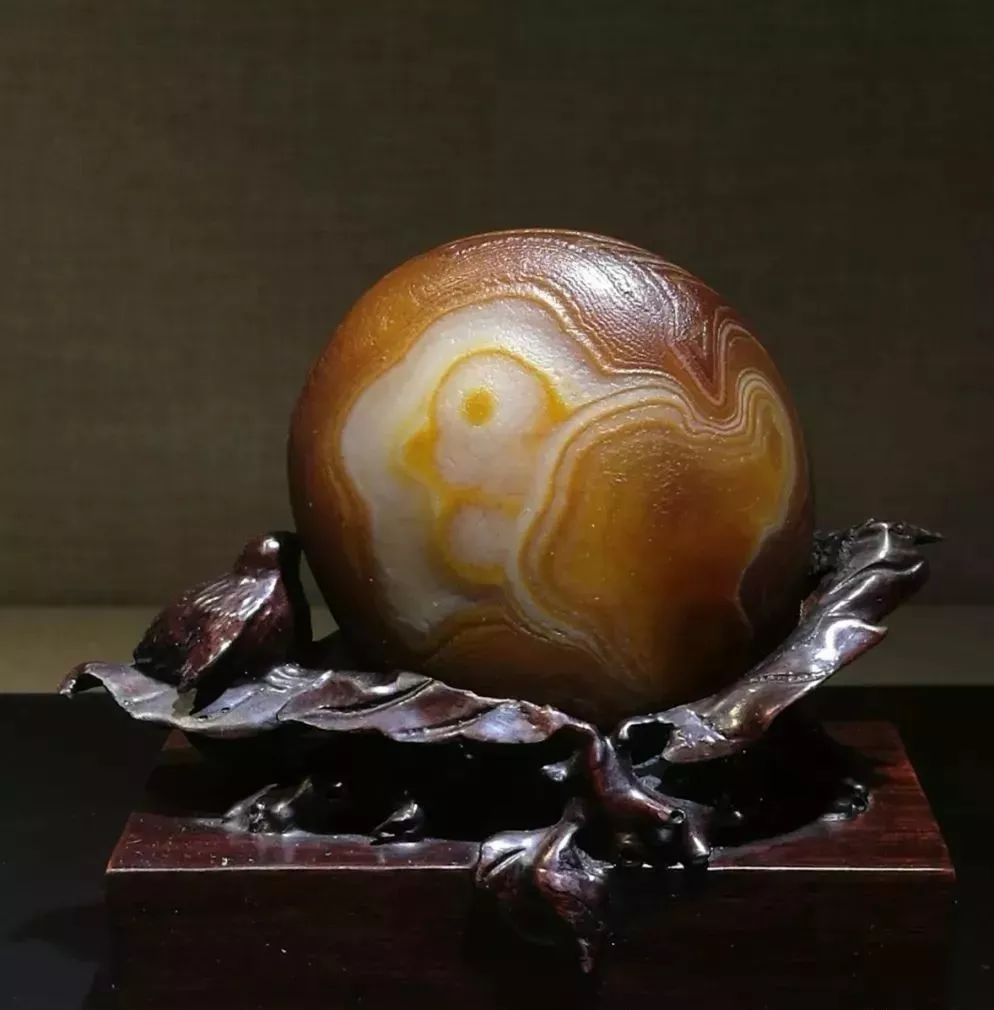 面面石的图案造型是否准确,形态是否逼真传神,构图是否简洁明快,都是