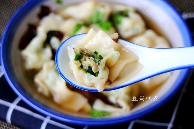 原創夏天,教你做韭菜小餛飩,皮薄餡香湯開胃,孩子每次定要吃兩碗