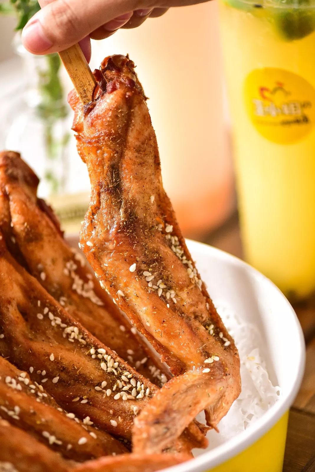 还有免费炸鸡送~_鸡翅