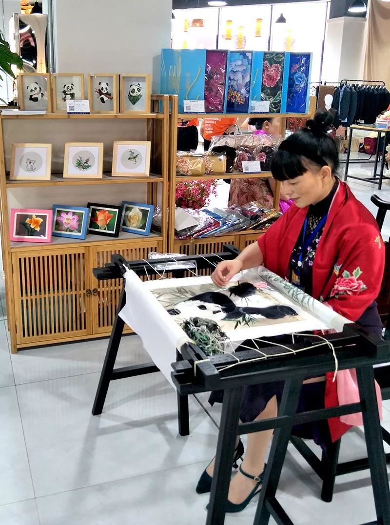 天利湘绣闪耀中非经贸博览会