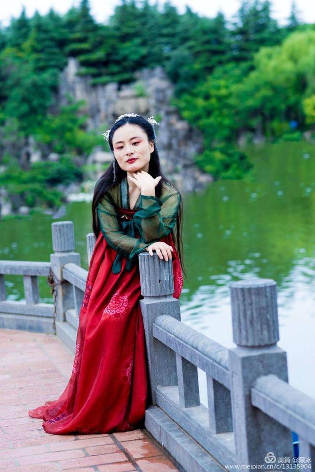 万春街（小巷的日与夜，，，，你与我的春与秋。。。。