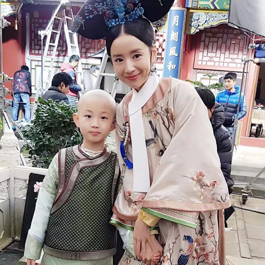 ①星光小学员于垚拍摄电视剧《如懿传》与董洁合作②星光小学员于垚