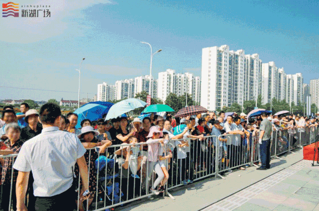获得吉尼斯世界纪录荣誉,首日客流突破20万!新湖广场来了