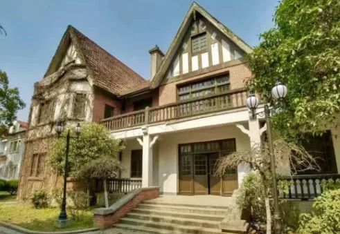 费用:35元(原价80元)地点:松山区车墩镇北松公路4915号时间:6月1日-8