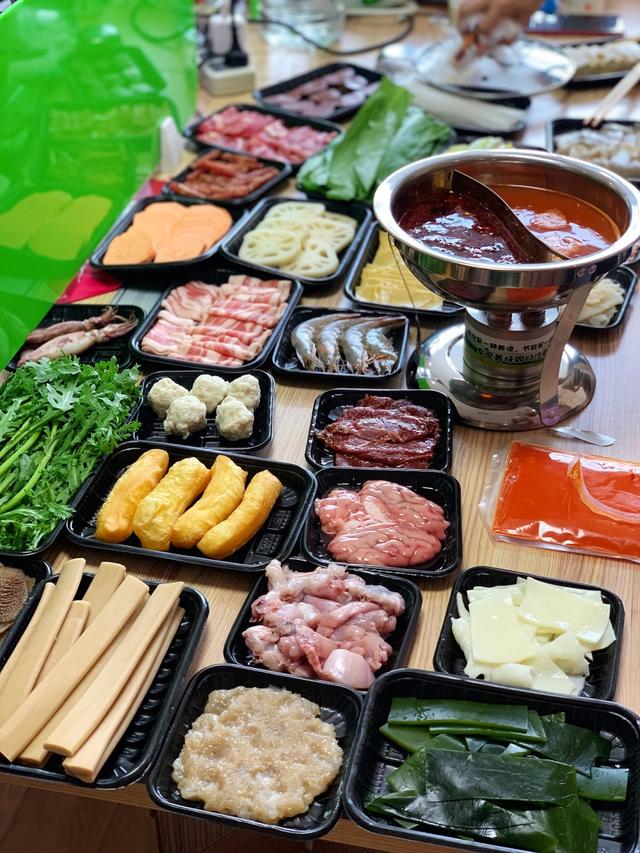 长春版办公室小野出现啦在单位就敢吃火锅胆子太大了