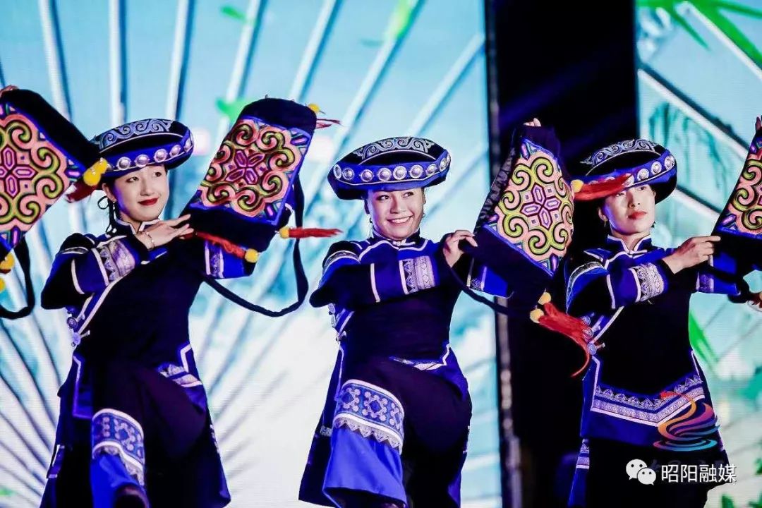 云南昭通行走乡谣组合无伴奏演唱的《古嫫阿芝》是根据彝族流传了千年