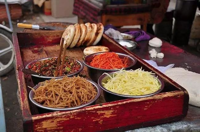 作为最具陕西特色的美食,富平人自然也是爱到不行,雅洁应该是富平人