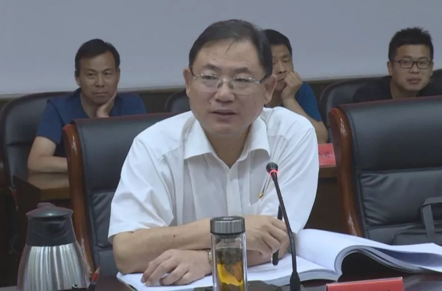 县领导杨劭春,赵莉,李宗贤,赵涛出席会议.