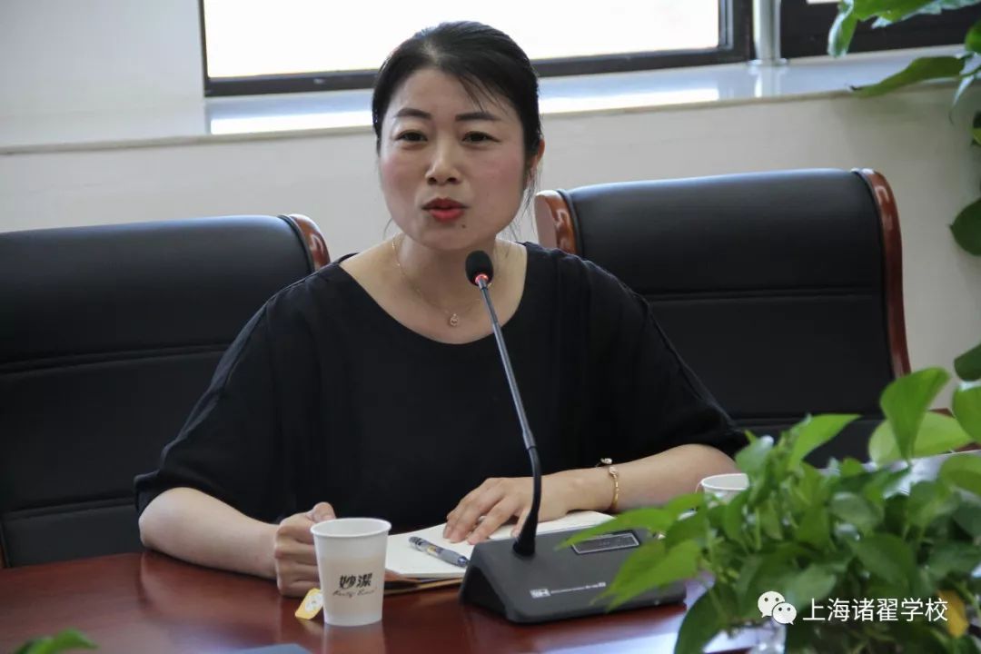 最后,教育局金秀老师根据市,区教育行政部门"强校工程"工作推进的计划