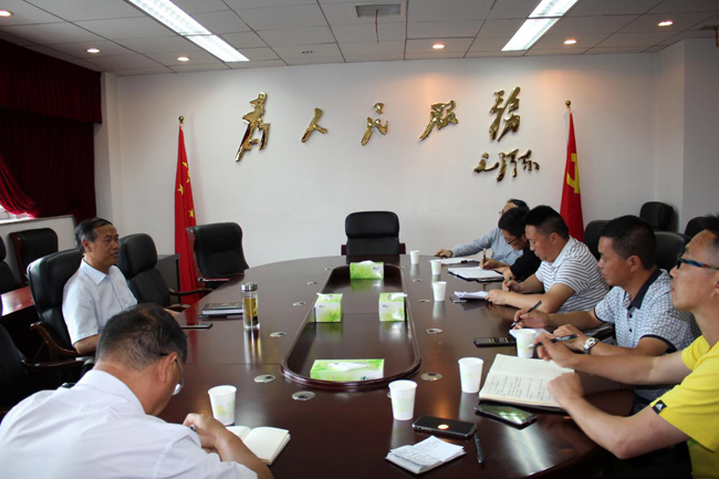 市县帮扶指挥部指挥长蒋从跃率锅圈岩乡领导干部到大方县黄泥塘镇考察