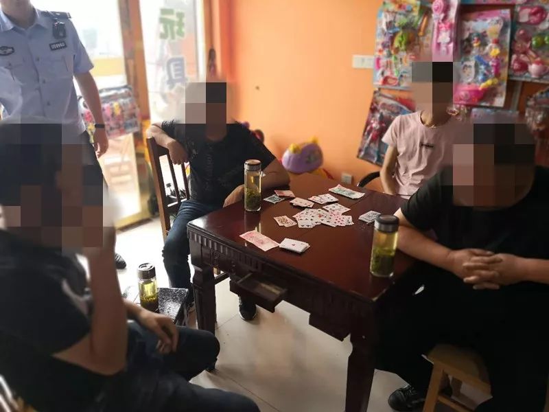 又是赌博,宣城8人现场被查!