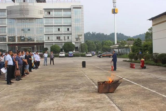 為城區百餘名重點單位負責人,消防安全管理人宜昌市遠安消防救援大隊