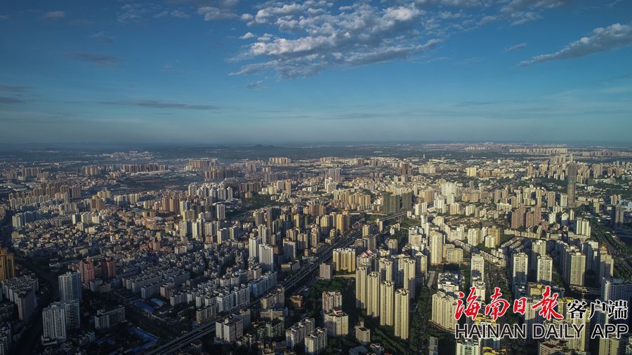 太阳初升 俯瞰海口城区美如画卷_城市