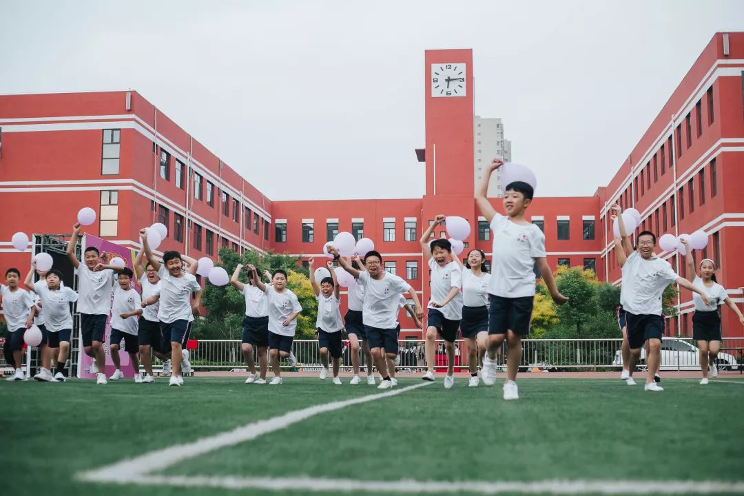 第334期感恩成长师恩难忘青春启航唐山博杰学校六年级毕业典礼