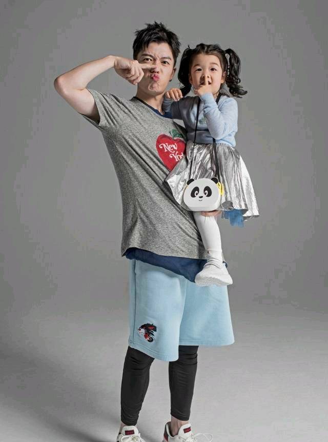 王栎鑫的儿子和女儿图片