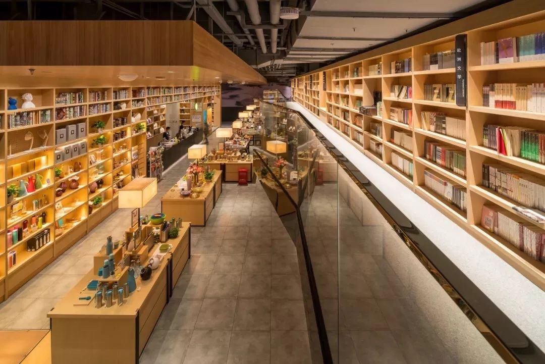 言几又身在购物中心的小型文化综合体