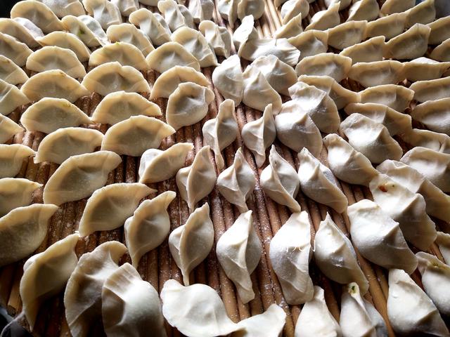 原创饺子好吃关键看馅,大锅煮饺子一锅出十几盘,皮薄馅大全家爱吃