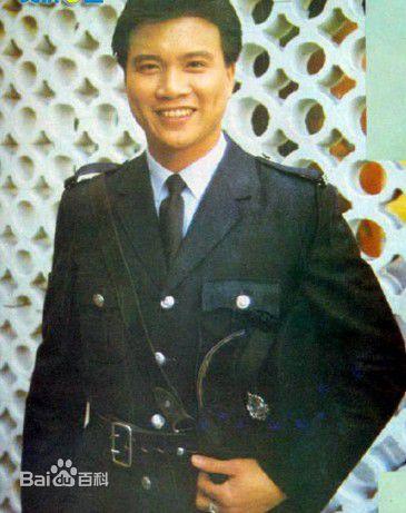 《流氓大亨》是tvb于1986年出品的时装电视剧,由邱家雄监制,由万梓良