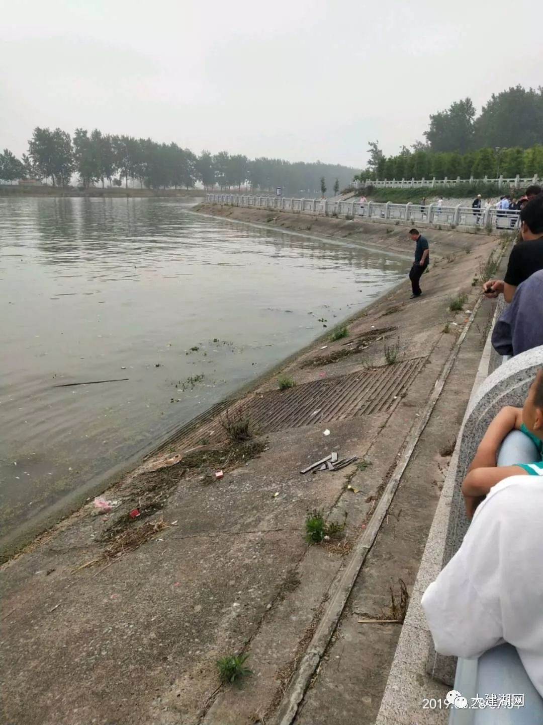 昨天通榆河上岡公園處發現一女屍視頻