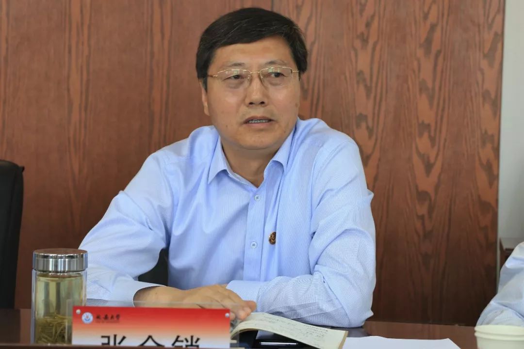 身为延大学子,毕业生要坚持发扬延安精神,坚定"立