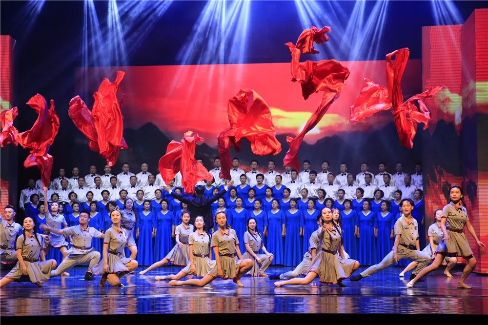 不忘初心跟党走劳动创造新时代全市职工庆祝建党98周年建国70周年合唱