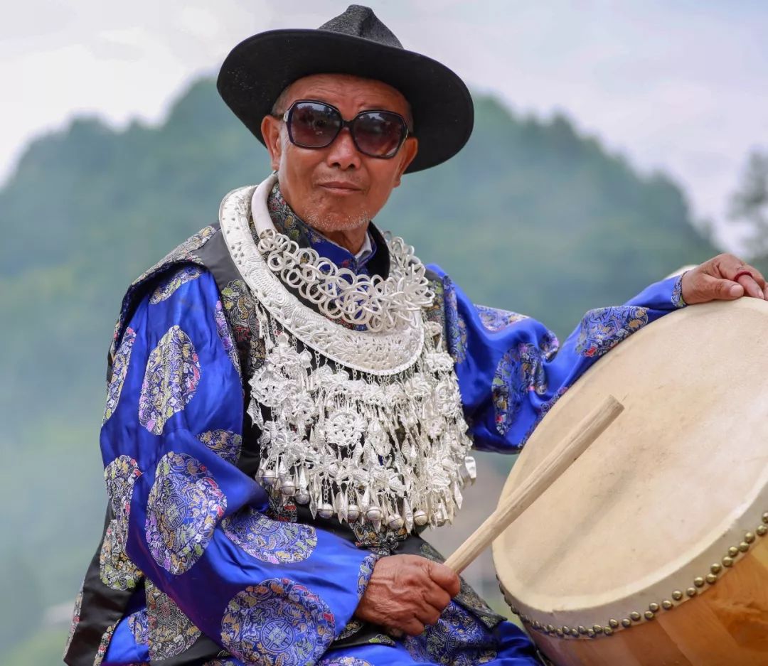 台江:施洞苗族同胞欢度独木龙舟节