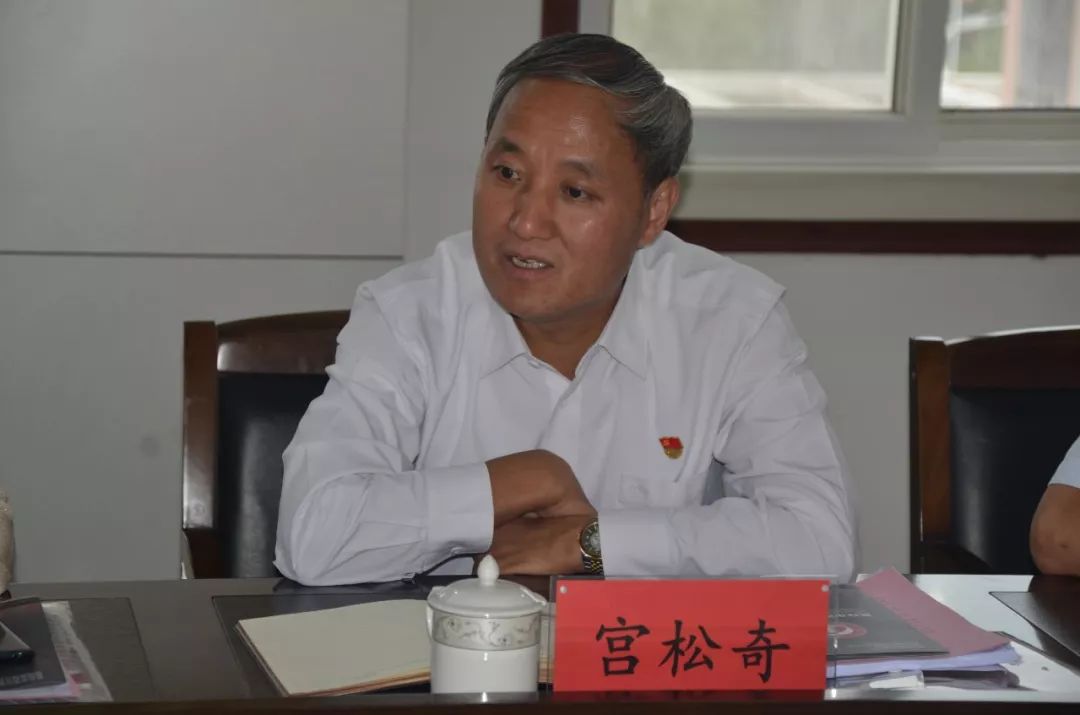 倾听交流把脉问诊市委常委宣传部长宫松奇一行莅临焦作一中调研