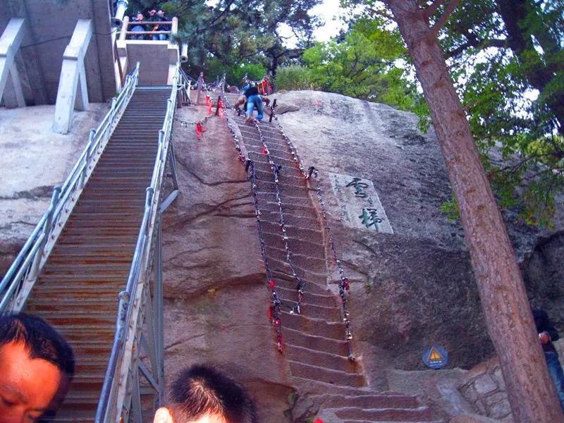 华山90°景点之一——华山云梯