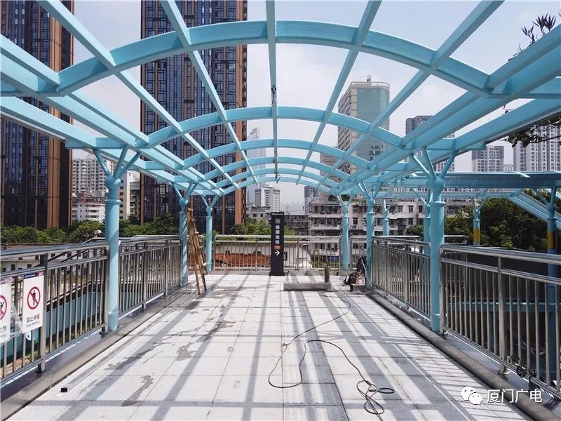 增加天桥功能站台雨棚连廊雨棚自动扶梯雨棚出brt就能无缝连接到地铁