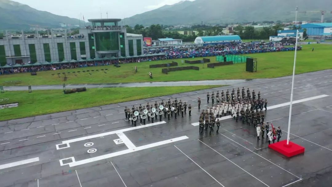 驻香港部队举行庆回归军营开放活动