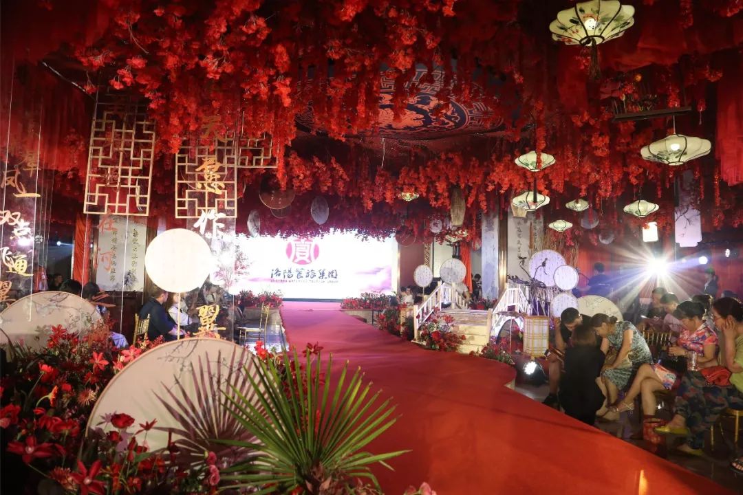 大型主题婚礼秀寻缘在全聚德大酒店华美上演
