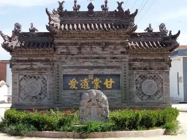 凤鸣镇刘家塬村,原名召亭村,村内昔年建有召公祠,祠内有甘棠树.