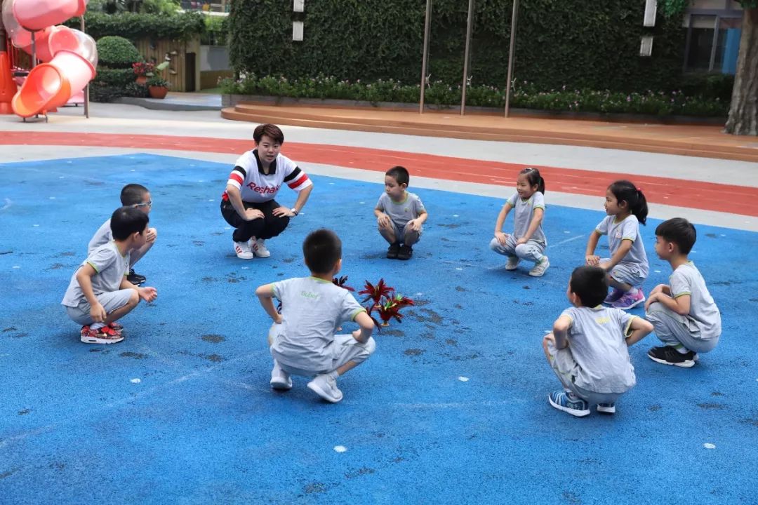 幼兒園民間體育遊戲 | 踢毽子