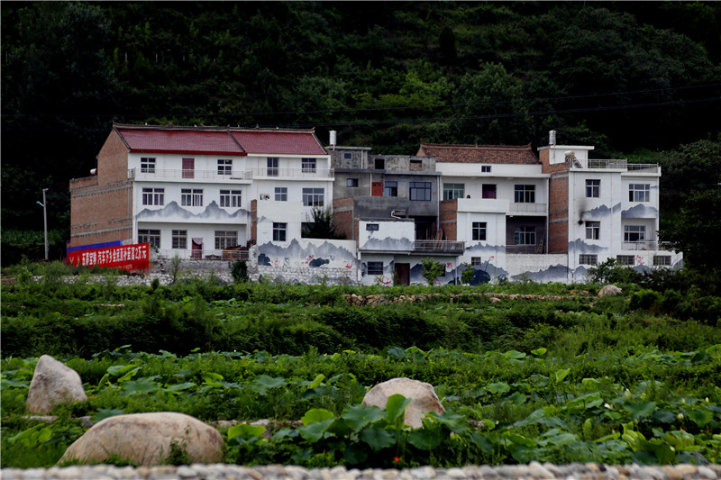 蓝田九间房地处秦岭北麓,蓝田县城以东27公里,东望商洛,北观玉山,南与