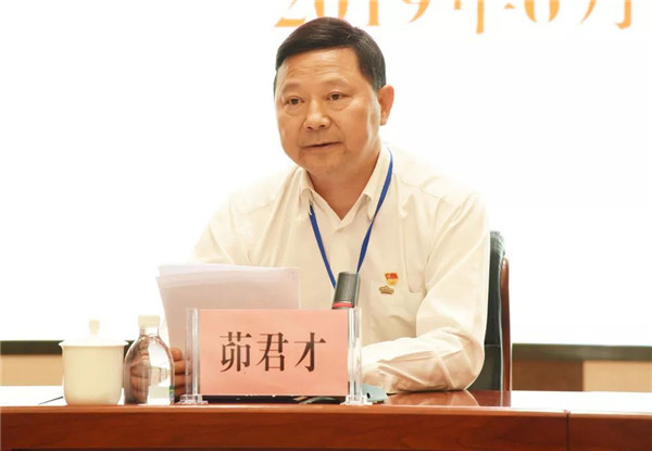 汪冬为绿地人介绍了金寨革命老区的光辉历史,以及蕴藏在其中的伟大