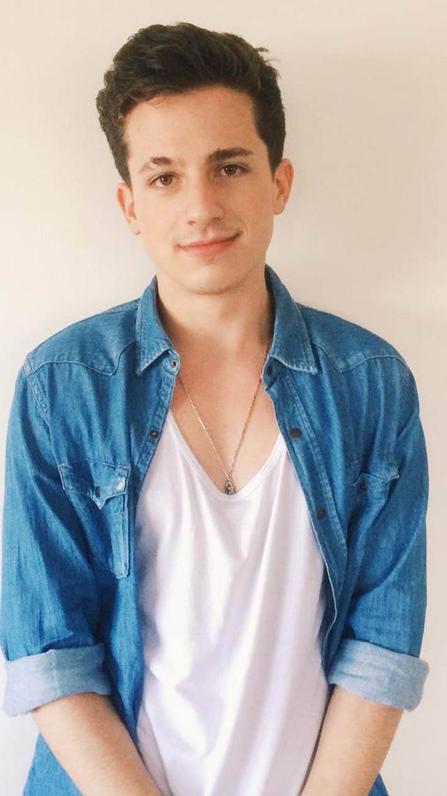 靠翻唱走红的他如今全球知名,家喻户晓的才子原来还有个宝藏弟弟_查理