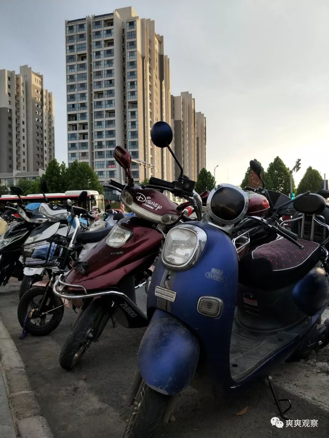 焦作万达广场附近乱停车现象严重