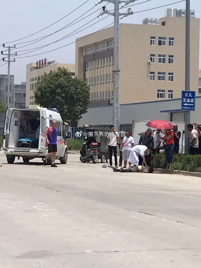 视频:温州街头惨烈车祸,一人当场死亡!
