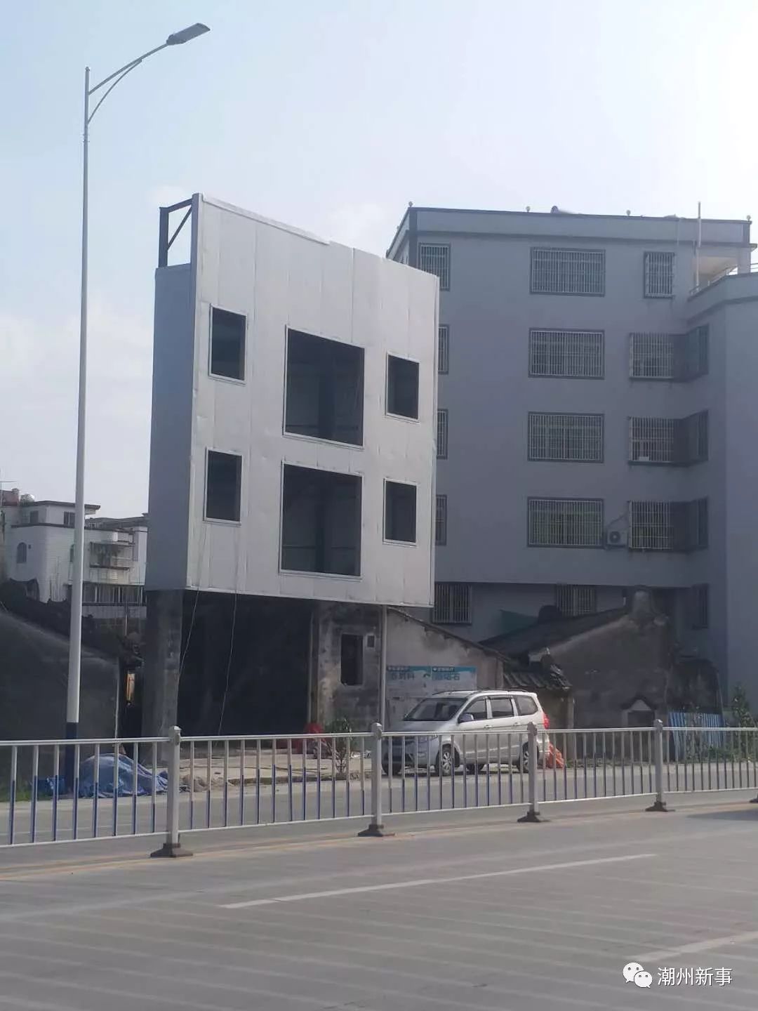 潮汕惊现三角"纸片楼",水泥钢结构外墙包铁皮!