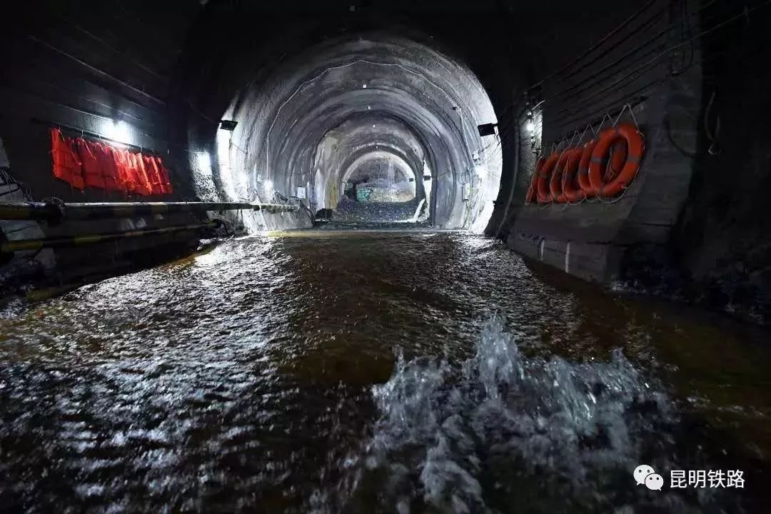 11年14484公里中国最难掘进隧道平导贯通